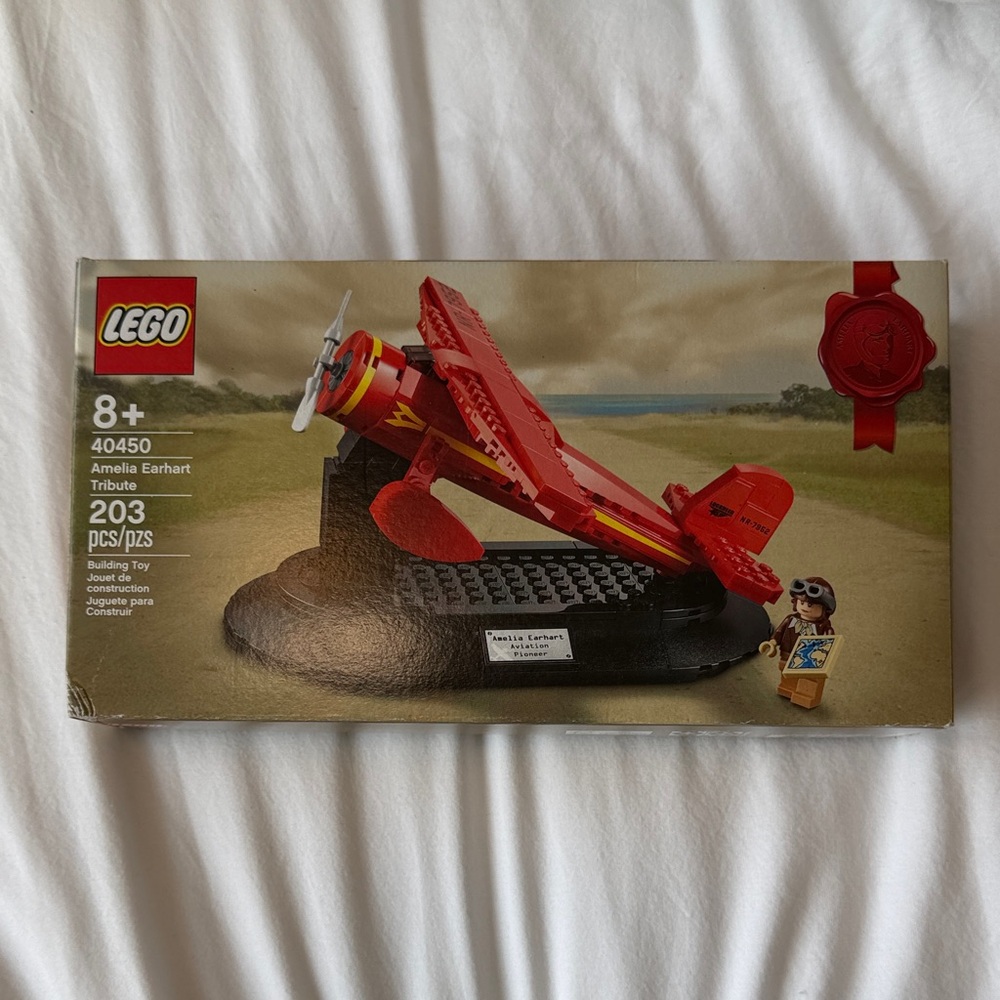 NIB LEGO Retired Amelia Earhart Tribute - Airplane